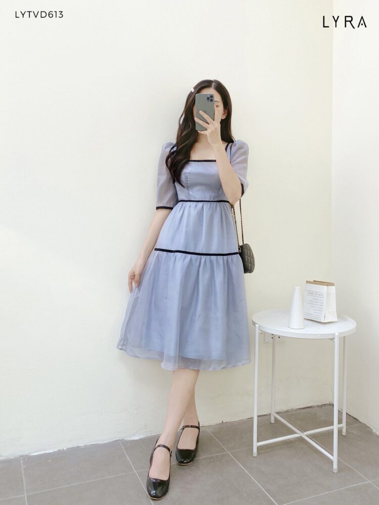 Lyra là một trong những shop váy đẹp, giá rẻ nhất Hà Nội