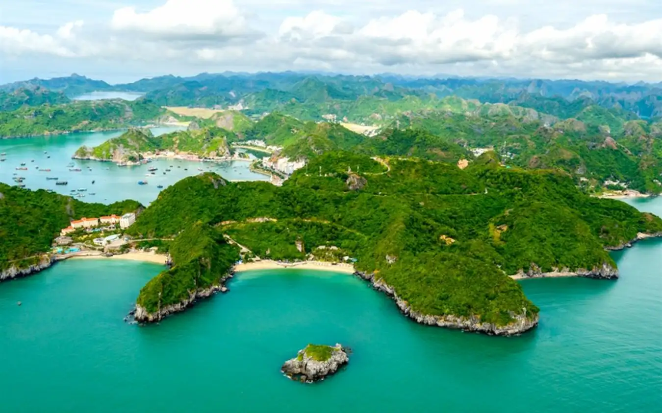 Cát Bà được biết đến là một trong những đảo nổi tiếng và lớn nhất tại Hải Phòng