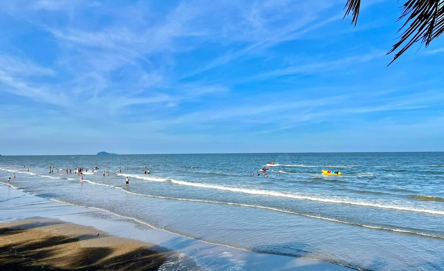 Bãi biển Thanh Hóa nổi tiếng thu hút nhiều khách du lịch ghé thăm