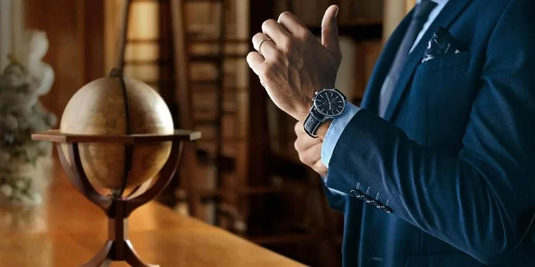 Tặng cấp trên một chiếc đồng hồ đeo tay rất thiết thực