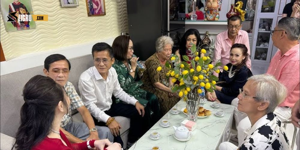 Luôn giữ thái độ tươi cười, cởi mở